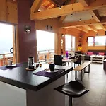 Aux Gets Avec Vue Sur Montagne Et Cheminee לה ג'ט