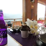 Aux Gets Avec Vue Sur Montagne Et Cheminee לה ג'ט