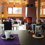 Aux Gets Avec Vue Sur Montagne Et Cheminee בקתה