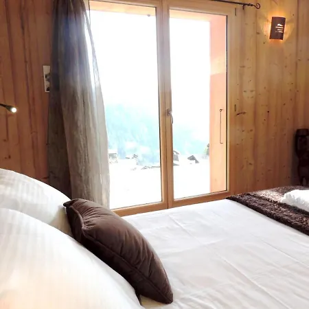 Aux Gets Avec Vue Sur Montagne Et Cheminee Chalet