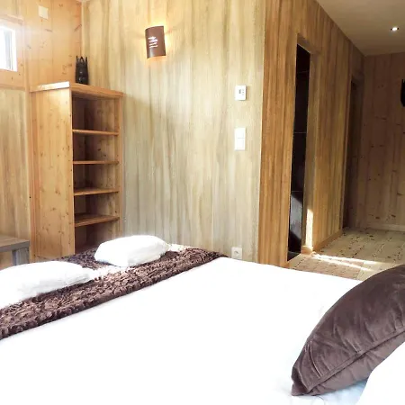 Chalet Aux Gets Avec Vue Sur Montagne Et Cheminee