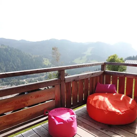 Aux Gets Avec Vue Sur Montagne Et Cheminee Шале