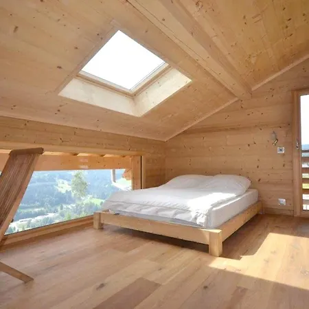 Aux Gets Avec Vue Sur Montagne Et Cheminee